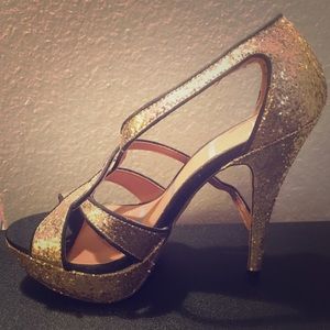 Elle gold heels